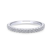 Load image into Gallery viewer, Gabriel &amp; Co. &quot;Lavender&quot; Straight Prong Set Diamond Wedding Band
