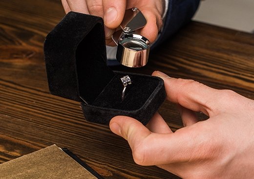 1.5 Carat vs 2 Carat Diamond Rings - A Full Guide