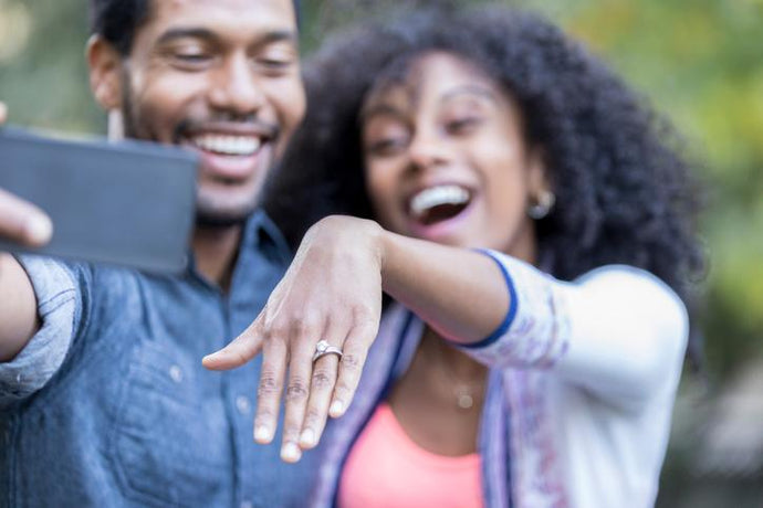7 Tips for the Perfect Engagement Ring Selfie