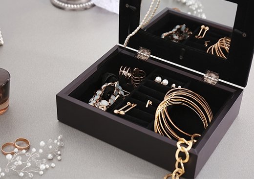 How to Safely Store Gold & Silver Jewelry