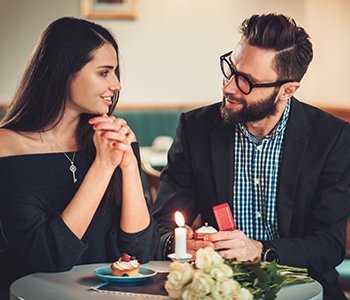 Promise Ring vs Engagement Ring - What's The Difference?