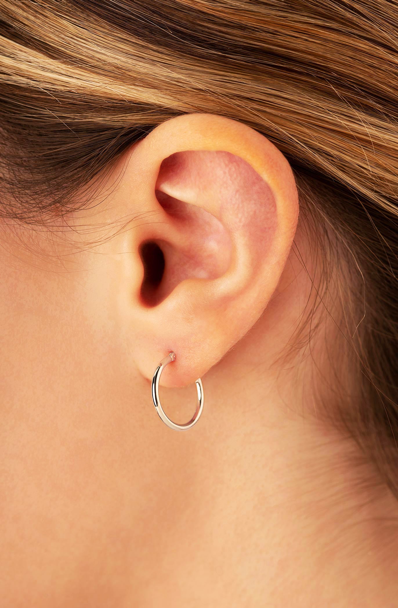 Ben Garelick Classic White Gold Small Hoop Earrings on Ear