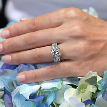 Load image into Gallery viewer, Barkev&#39;s Double Row Shared Prong Set Diamond Engagement Ring
