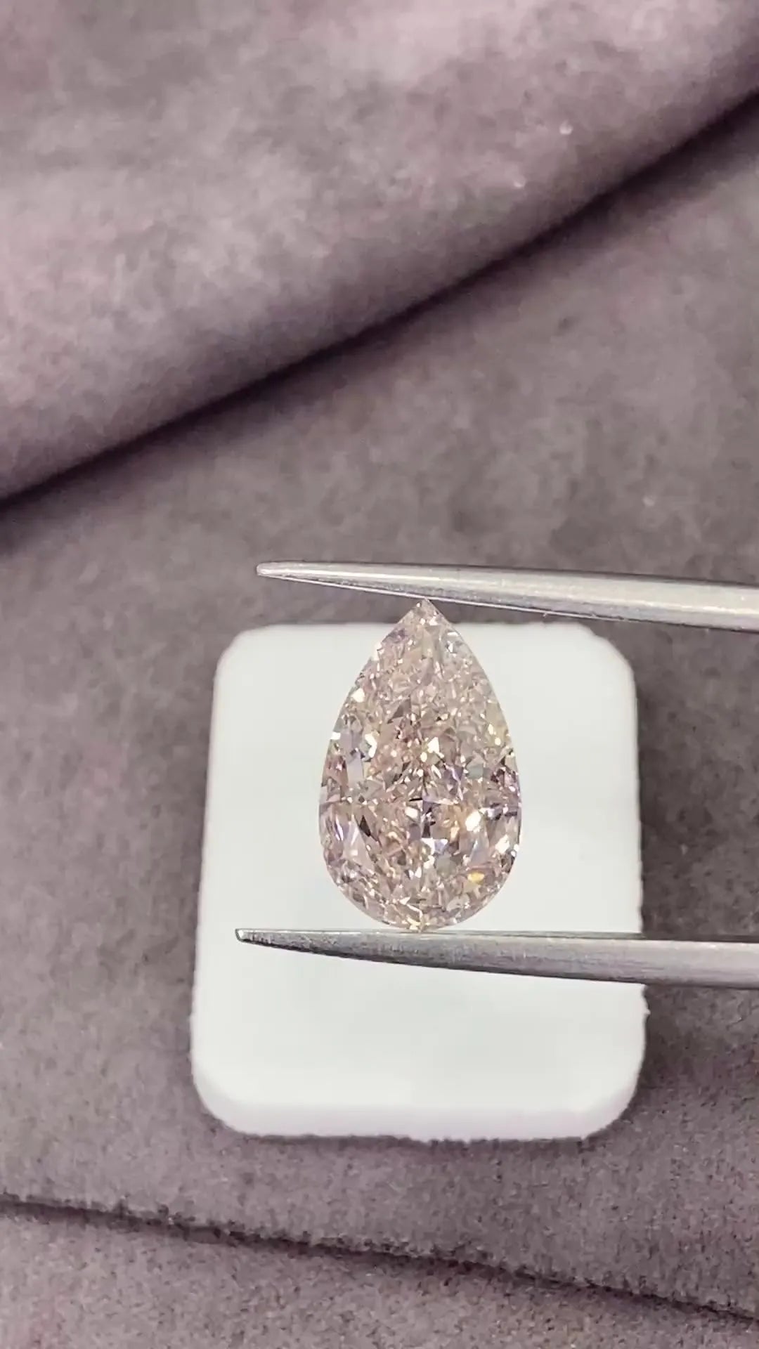 4.06ct Pear Natural Diamond (Colour Fancy Light Pink, Clarity VVS1, GIA Certified)
