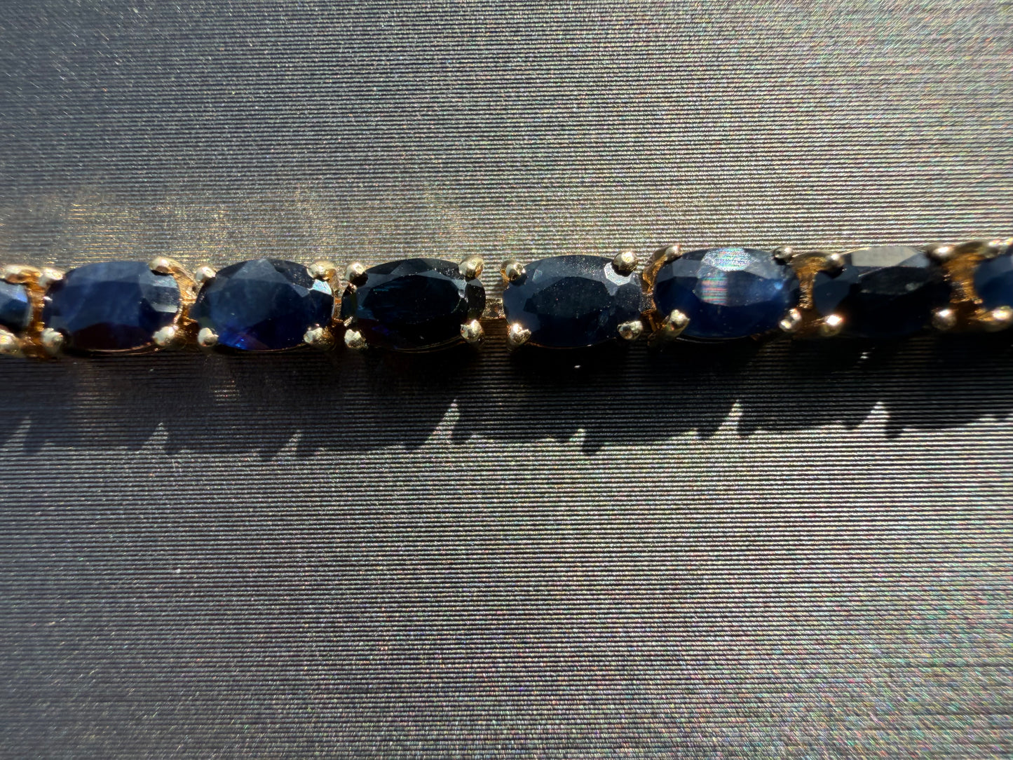 Estate 14K Yellow Gold Blue Sapphire Bracelet - Close Up Detail