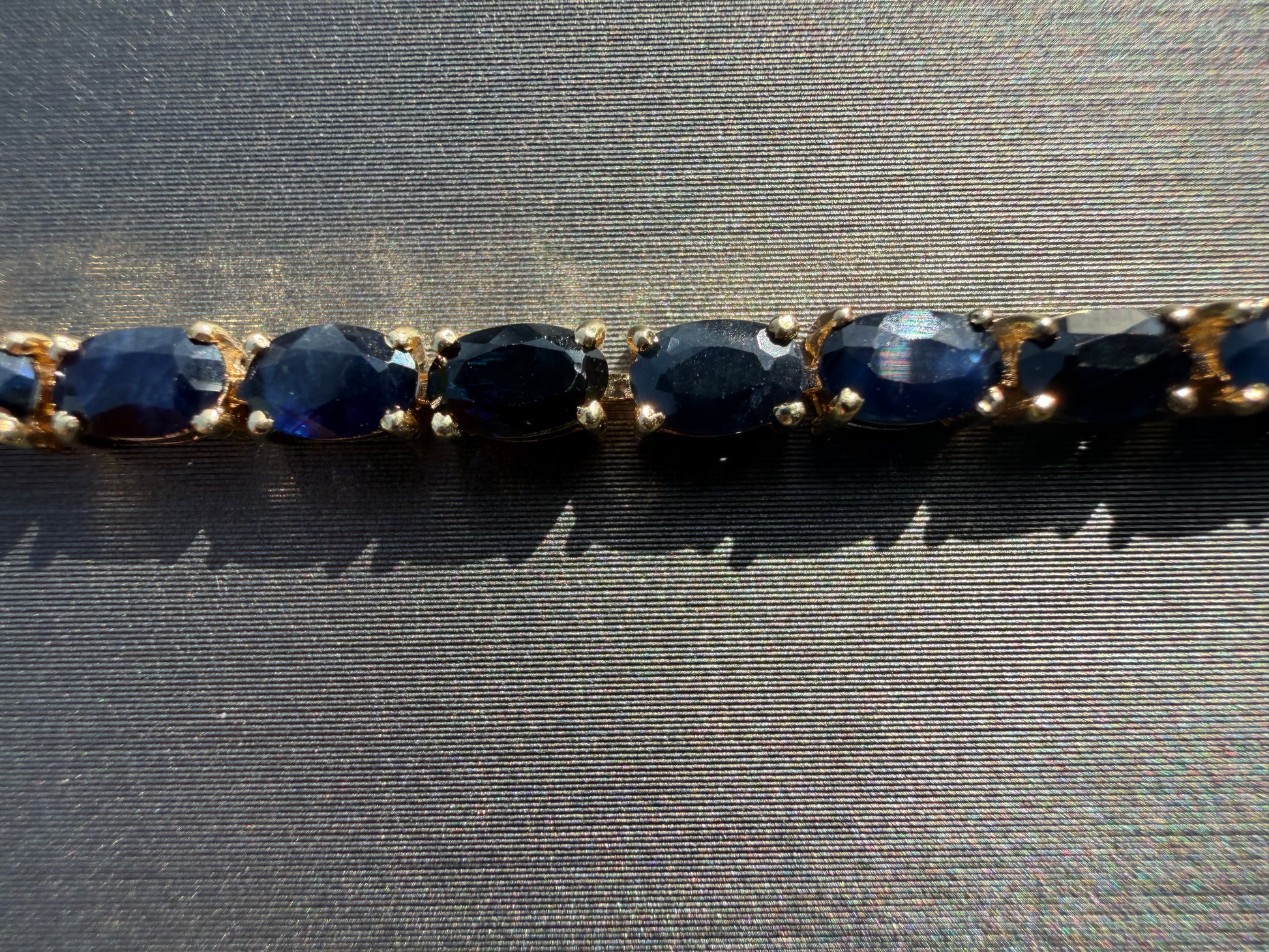 Estate 14K Yellow Gold Blue Sapphire Bracelet - Close Up Detail