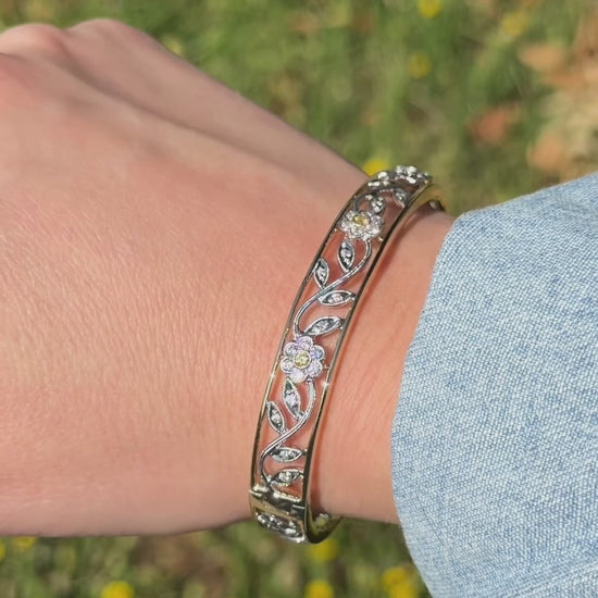 Video of Simon G. 18K Two-Tone Gold Vintage Style Hinged Flower Bangle Bracelet on Arm