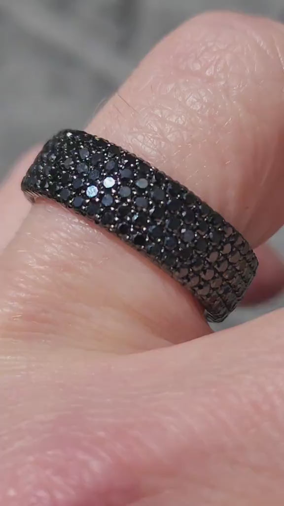 Video of Simon G. Men's Five Carat Plus Pave Set Black Diamond Wedding Band