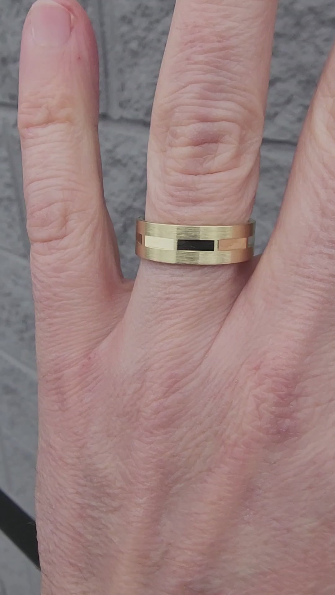 Video of Simon G. 7MM Yellow Gold Wedding Band with Satin & High Polish Finish