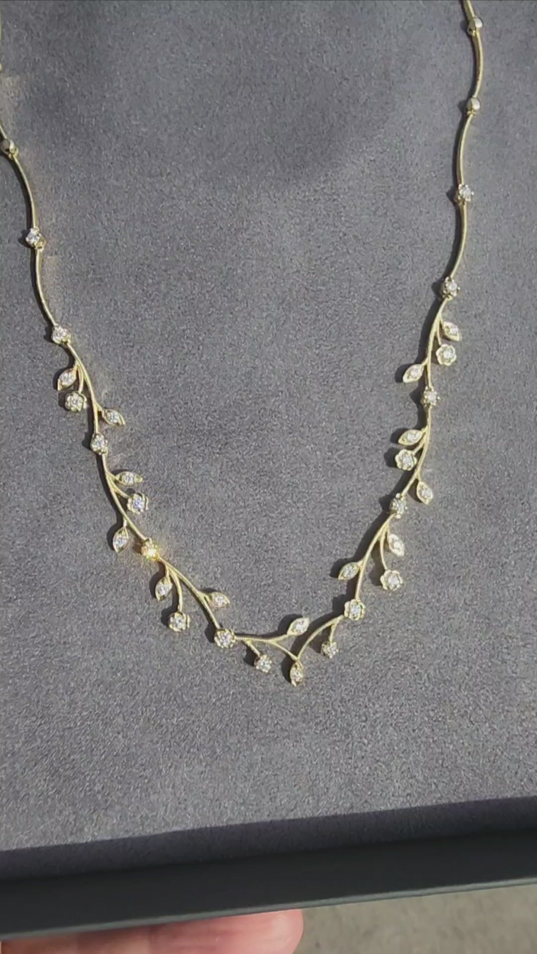 Vine Pattern G Pendant - L - WHITE | GARNI ONLINE STORE