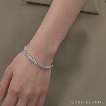 Load and play video in Gallery viewer, Gabriel &amp; Co. Bujukan Cuff Bangle
