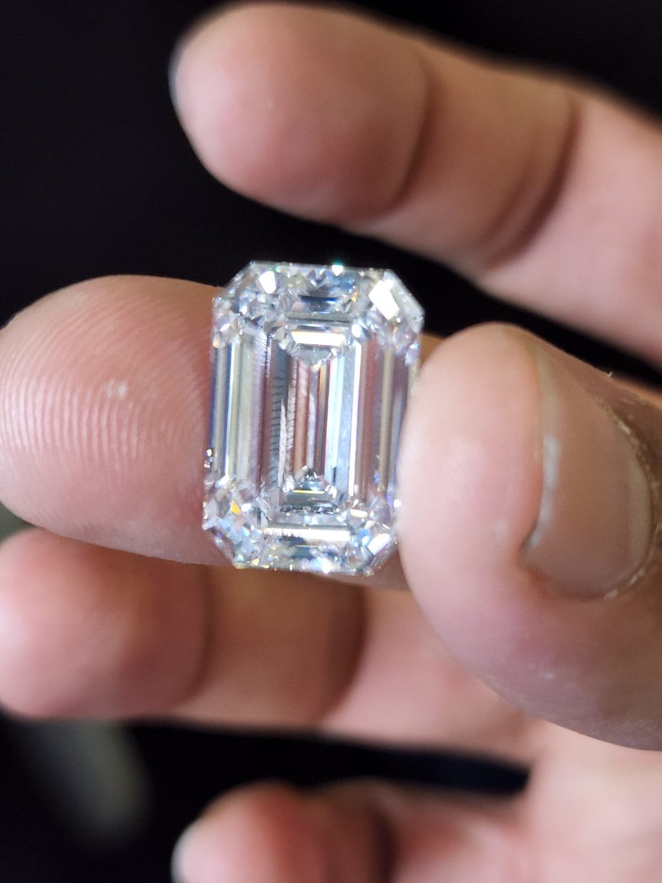 2211733588- 15.73 ct emerald GIA certified Loose diamond, D color | VVS1 clarity