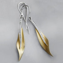 Load image into Gallery viewer, Simon G. 18K Yellow Gold Fallen Leaves Earring

